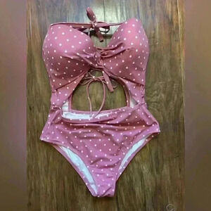 Shade and Shores Pink and White Polka Dot Swimsuit 🩱